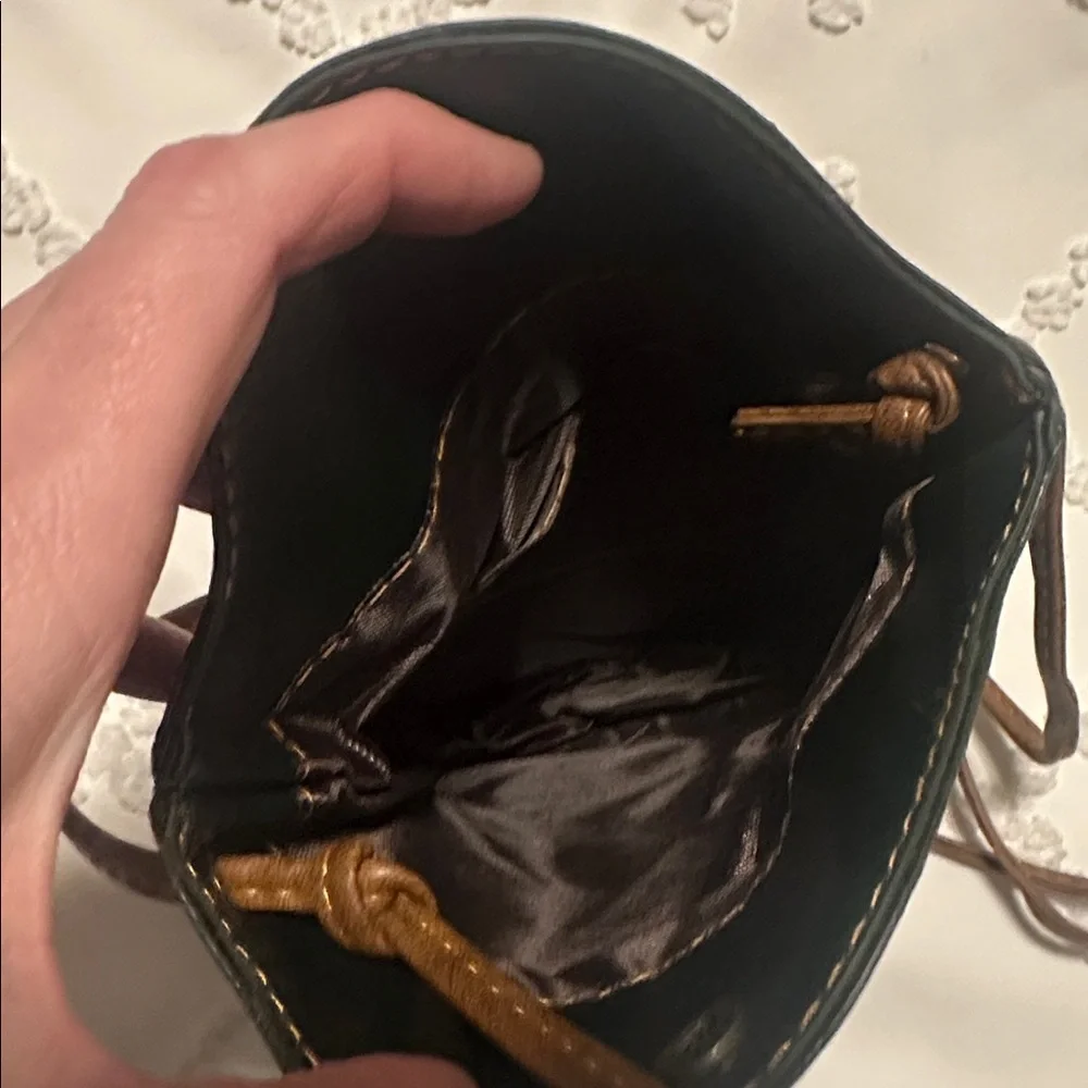 Heroing small green leather crossbody bag. Good used condition - Picture 3 of 6